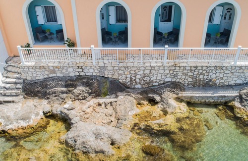 Frourion Apartment | Studio 3. Luxury with the sea on your doorstep!