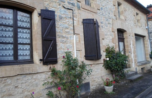 Daglan Apartment | Studio 35 m2 with view of the old mill canal near downtown rue de la gare