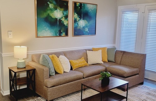 Pine Forest Apartment | Studio 409 ~ Self Check-in, Fast Wifi