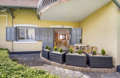 Balatonmariafurdo Apartment | Studio 50 m from the shore of Lake Balaton, with pool