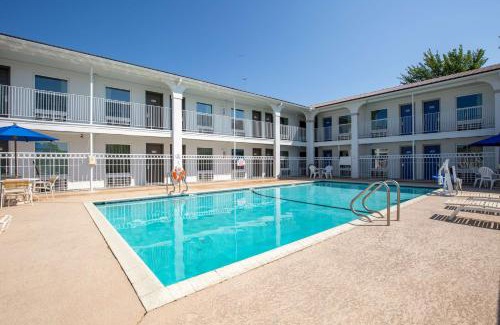 Bryan Hotel | Studio 6-Bryan, TX - University Area
