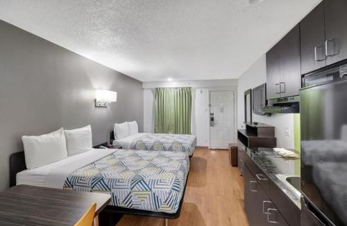 Bryan Hotel | Studio 6-Bryan, TX - University Area