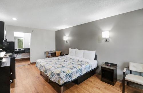 Bryan Hotel | Studio 6-Bryan, TX - University Area