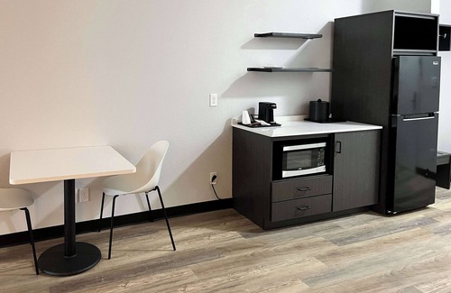 Elkhart Hotel | Studio 6 Elkhart, IN- Kitchenette Rooms