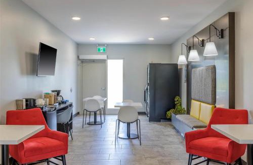 Algoma District Hotel | Studio 6 Hornepayne, ON