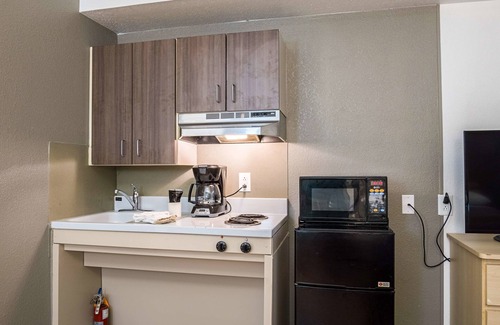 Miamisburg Hotel | Studio 6 Miamisburg, OH - Dayton