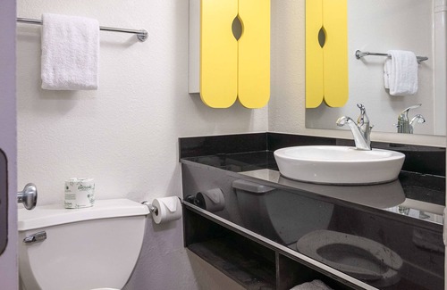 Miamisburg Hotel | Studio 6 Miamisburg, OH - Dayton