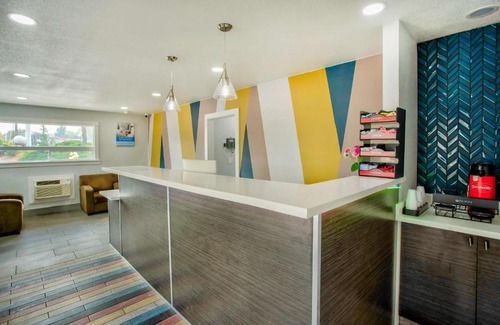 Albany Hotel | Studio 6 Suites - Albany, OR