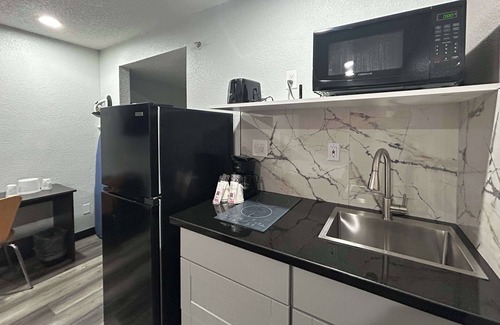 South End Hotel | Studio 6 Tacoma, WA - South