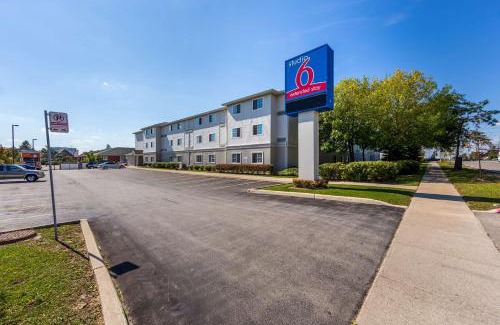 Gateway Hotel | Studio 6 Toronto - Mississauga with Kitchenettes