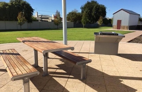 Mount Gambier Apartment | Studio 8 B & B - Perfect central location