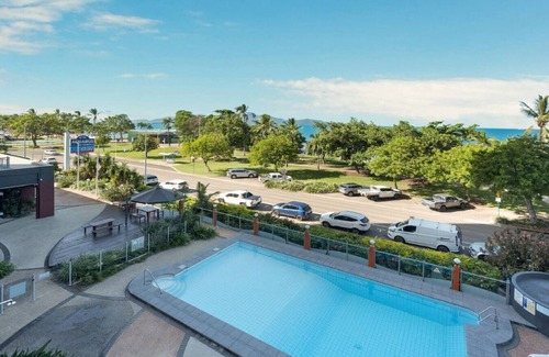 North Ward House | Studio 810 - Idyllic Location With Views