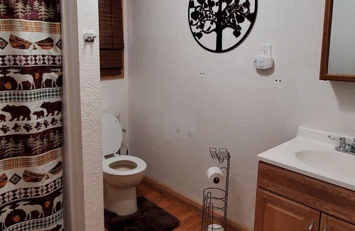 Shingletown Apartment | Studio A at Bigfoot Lodging Lassen