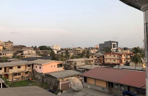 Douala House | Studio A4,b-ssadi Santa Lucia,wifi, Canal, Gardien