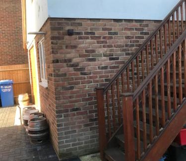 Pewsey Apartment | Studio above Worlds End microbrewery and behind the Crown Inn Pewsey