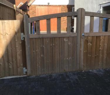 Pewsey Apartment | Studio above Worlds End microbrewery and behind the Crown Inn Pewsey