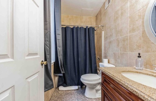 Center City Apartment | Studio Across the Street from Convention Center 2R