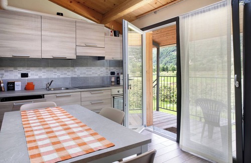 Talamona Apartment | Studio 'Agriturismo L'isola Del Cavallo 2' with Mountain View, Shared Garden and Wi-Fi