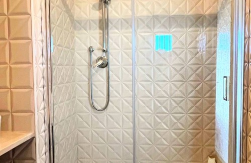 Monte Sant'Angelo Apartment | Studio 'Al Torrione 1' with Sea View and Air Conditioning