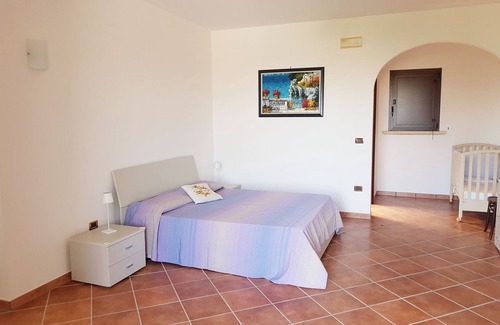 Carpignano Salentino Apartment | Studio apartment in historic villa with garden