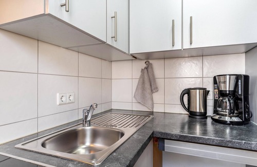 Lehen Apartment | Studio Apartment 'Ferienwohnung Lehen - Herr 1' with Shared Garden and Wi-Fi