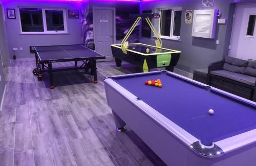 Hook Apartment | Studio Apartment with games room