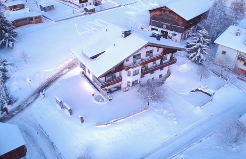 Pettneu am Arlberg Apartment | Studio Apartment 'Top 3 Eisenspitze' with Mountain View, Private Garden and Wi-Fi