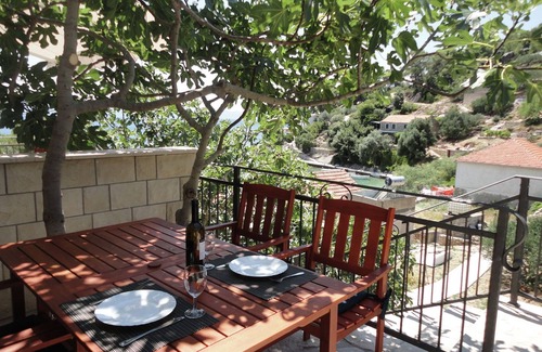 Gdinj Apartment | Studio apartment with terrace and sea view,30m distant from the beach!