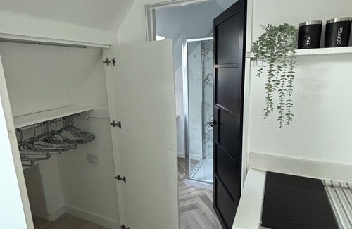 Bury St Edmunds Apartment | Studio Apartment bordering the Ickworth Estate, Pet-Friendly, 5 minutes to Bury!
