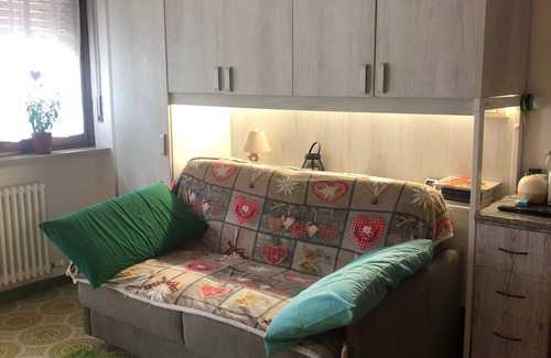 Montoso Apartment | Studio Apartment 'L'oasi Dei Larici' with Shared Garden and Balcony