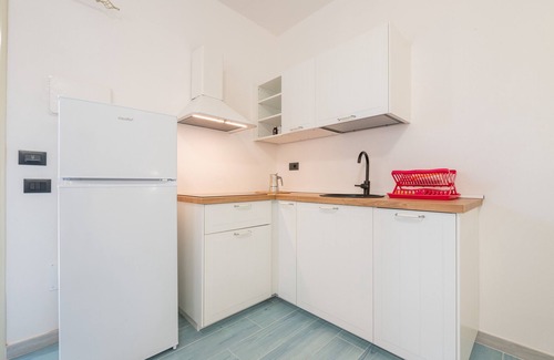 Villa San Pietro Apartment | Studio Apartment 'Villa Erica Appartamento Lesley' with Mountain View, Wi-Fi and Air Conditioning