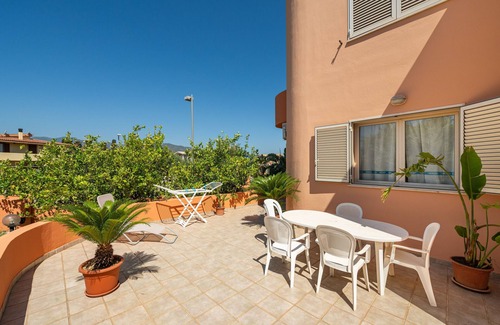 Villa San Pietro Apartment | Studio Apartment 'Villa Erica Appartamento Lesley' with Mountain View, Wi-Fi and Air Conditioning