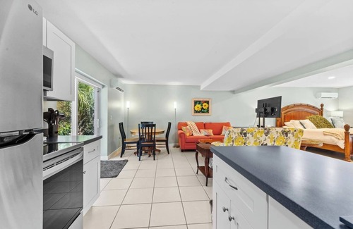 Laguna Shores Apartment | Studio apartment across from the beach