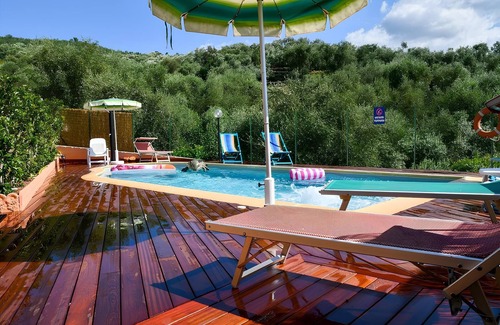 Cenesi Apartment | Studio Apartment 'Gli Angeli Nonna Erminia E Vittorio' with Shared Pool, Wi-Fi and Air Conditioning