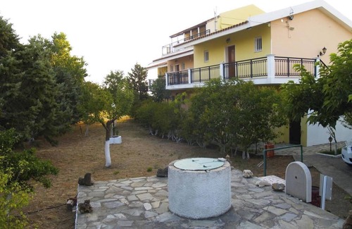 Kounopetra Apartment | Studio Apartment '1' with Sea View, Wi-Fi and Air Conditioning
