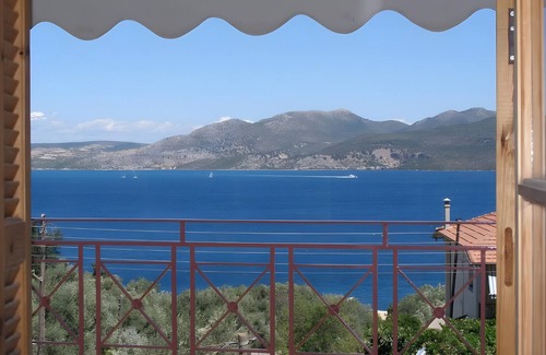 Nikiana Apartment | Studio Apartment '3 Adults No 3' with Sea View, Wi-Fi and Air Conditioning