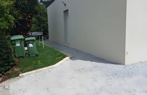 Hanvec Apartment | Studio Apartment '4' with Private Terrace, Shared Garden and Wi-Fi