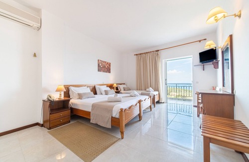 Notos Apartment | Studio Apartment "75 steps taverna three-bedroom" with Sea View, Balcony & Wi-Fi
