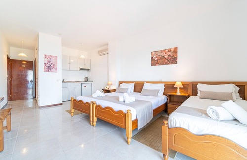 Notos Apartment | Studio Apartment "75 steps taverna three-bedroom" with Sea View, Balcony & Wi-Fi