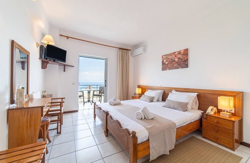 Notos Apartment | Studio Apartment "75 steps taverna two-bedroom" with Sea View, Balcony & Wi-Fi