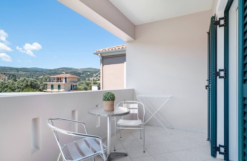 Kalligoni Apartment | Studio Apartment 'Alexandros 2 Guests C' with Mountain View, Wi-Fi and Air Conditioning