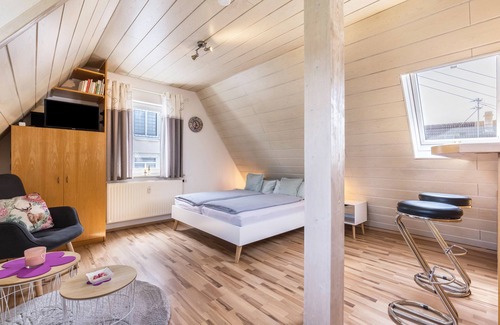 Albstadt Apartment | Studio Apartment 'Allerliebst' with Private Terrace and Wi-Fi