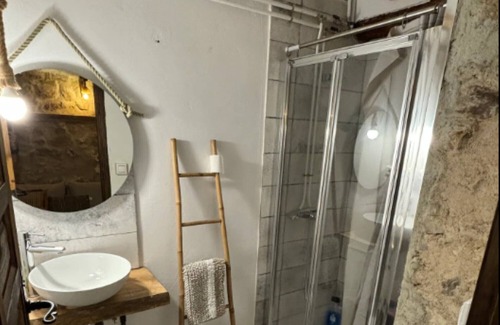 Iznatoraf Apartment | Studio Apartment 'Alojamiento Alberquina' with Shared Garden, Wi-Fi and Air Conditioning