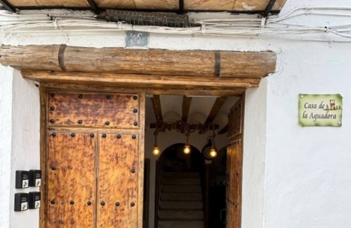 Iznatoraf Apartment | Studio Apartment 'Alojamiento Alberquina' with Shared Garden, Wi-Fi and Air Conditioning