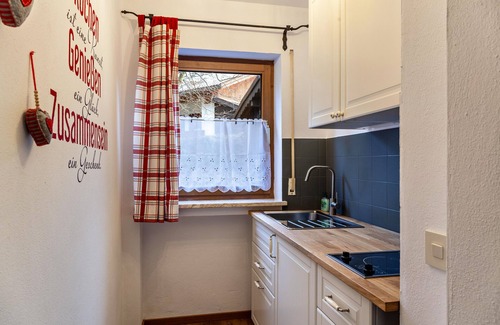Untergrainau Apartment | Studio Apartment 'Aschaubichl - Wohnung Silberdistel' with Mountain View, Private Terrace and Wi-Fi