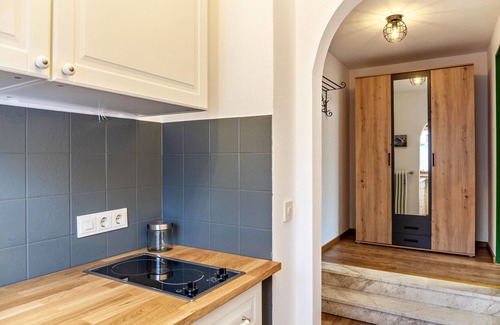 Untergrainau Apartment | Studio Apartment 'Aschaubichl - Wohnung Silberdistel' with Mountain View, Private Terrace and Wi-Fi