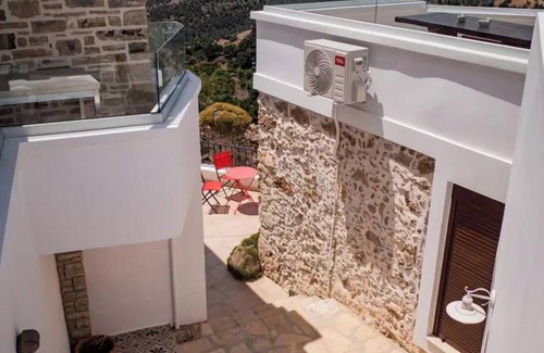 Kouroutai Apartment | Studio Apartment 'Asfentamos' with Mountain View, Wi-Fi and Air Conditioning