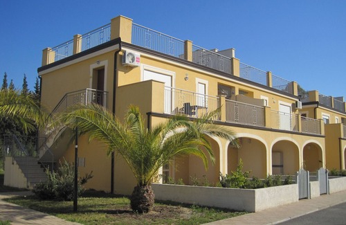 Pizzo Apartment | Studio Apartment at Pizzo Beach Club. Two Pools & Close to Beach. Free WI-FI.