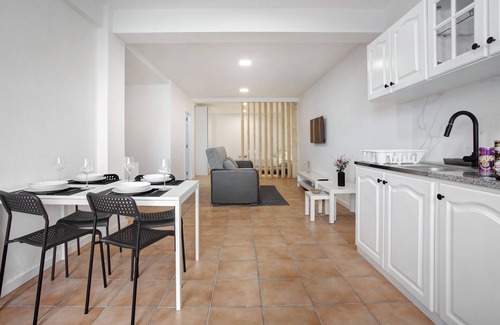Monte Apartment | Studio Apartment 'Babosas Charm' with Mountain View, Wi-Fi and Air Conditioning