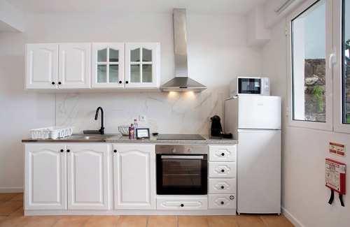 Monte Apartment | Studio Apartment 'Babosas Charm' with Mountain View, Wi-Fi and Air Conditioning